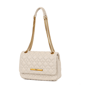 Bolsa Off White Soft Matelassê Alça Corrente Dourada